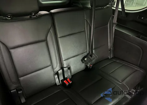 2021 Chevrolet Suburban K1500 Lt z USA, uszkodzony, nr VIN 1GNSKCKD4MR161237